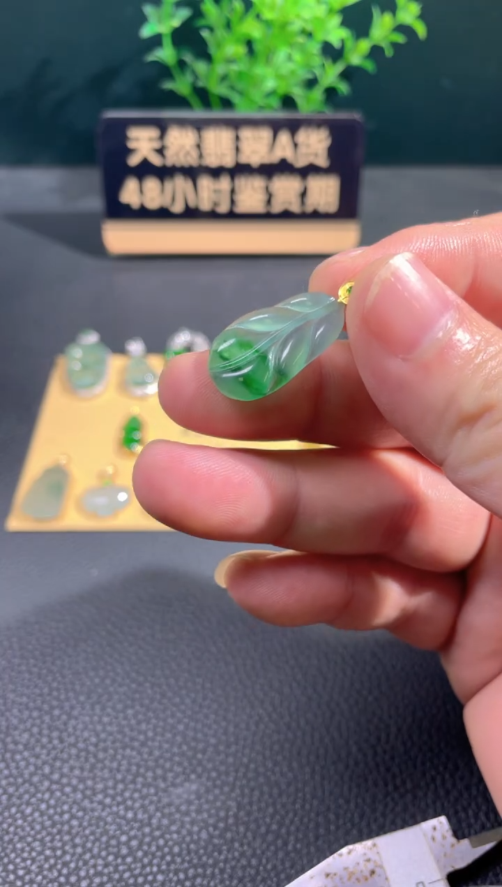 【闪购商品】翡翠颈饰18K金镶嵌翡翠