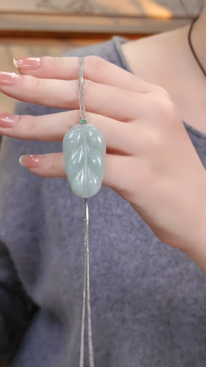 颈饰18K金镶嵌翡翠国风