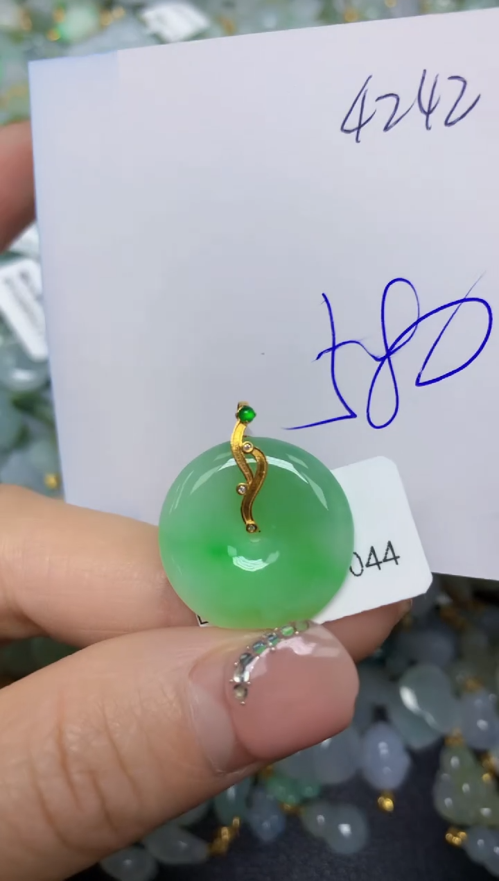 【闪购商品】翡翠挂件18K金镶嵌 天然翡翠A货