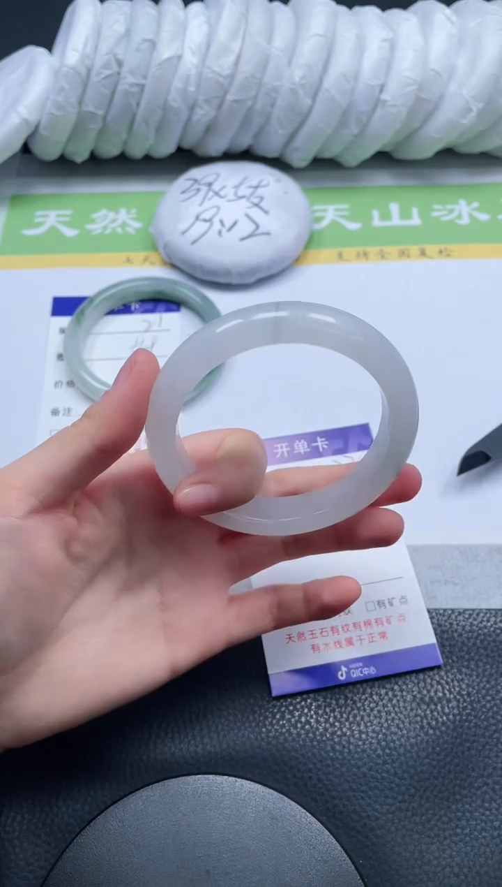 【闪购商品】石英质玉手镯未镶嵌A22-60+