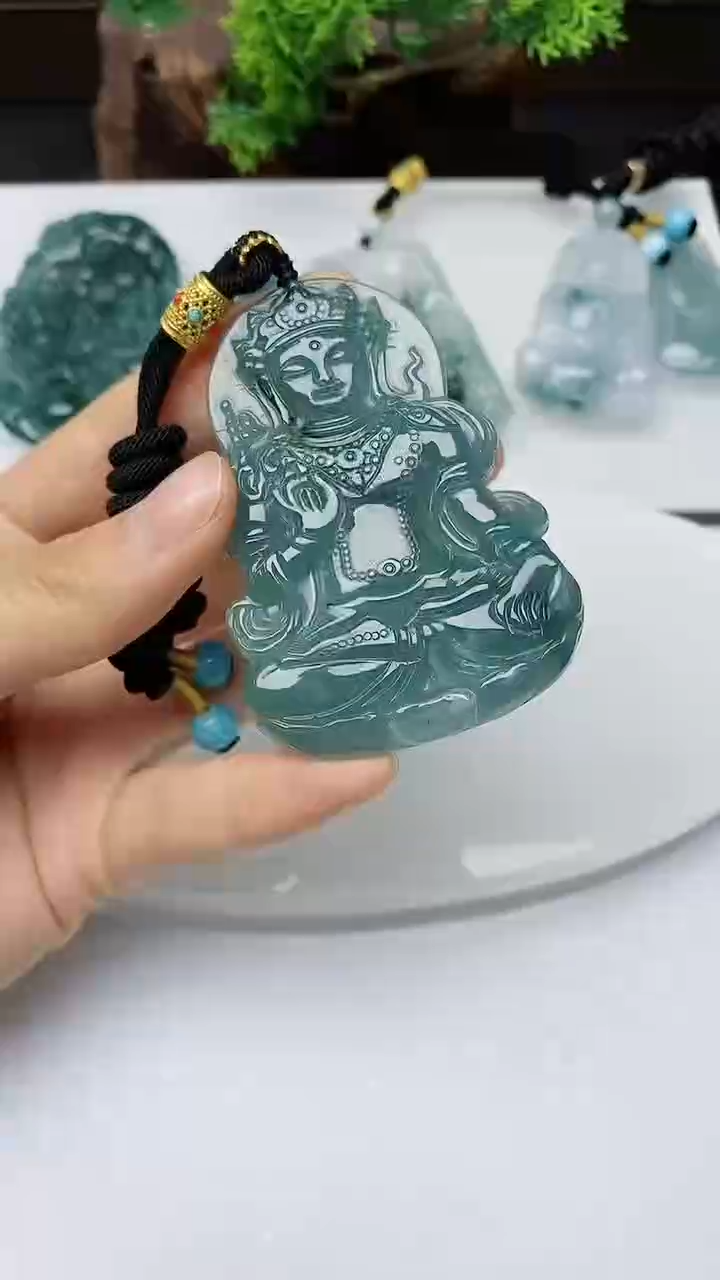 【闪购商品】翡翠颈饰未镶嵌        