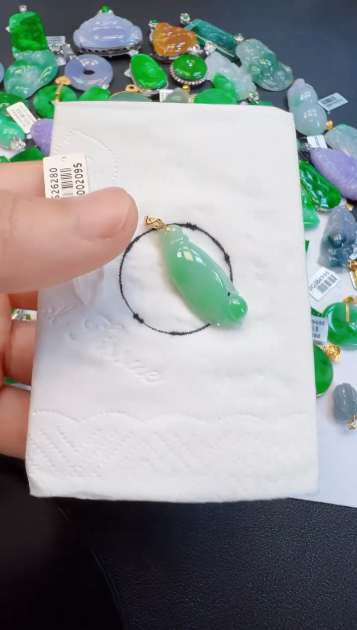 【闪购商品】翡翠吊坠(不含链)18K金镶嵌560