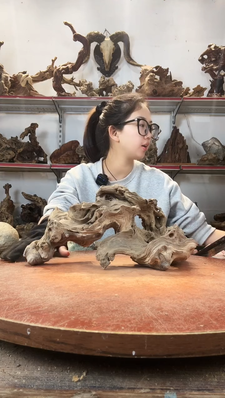 木d****d黄荆随型风化镂空底座摆件无漆无蜡