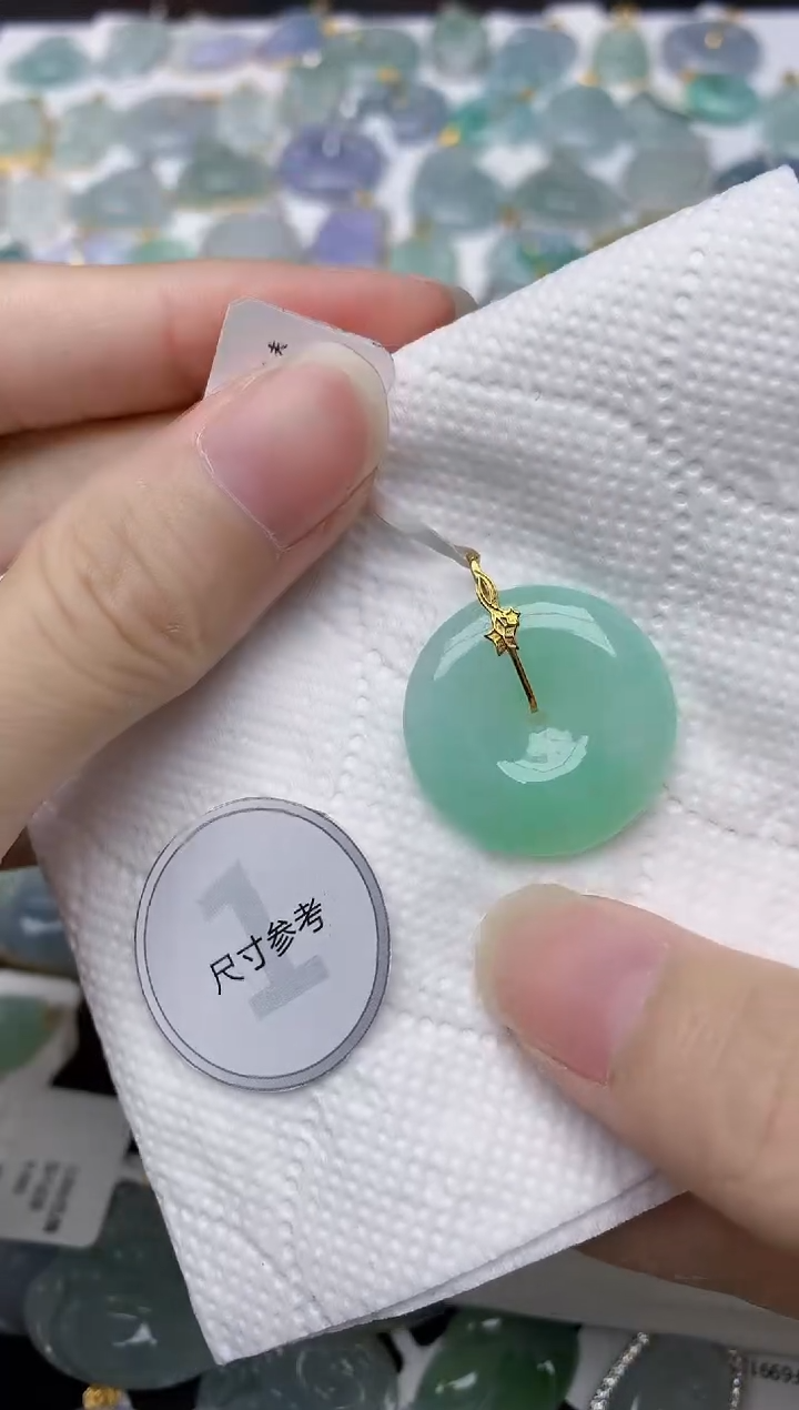 翡翠18K金镶嵌颈饰天然A货翡翠