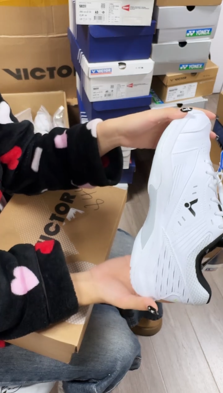 41 正品微瑕 270 42码