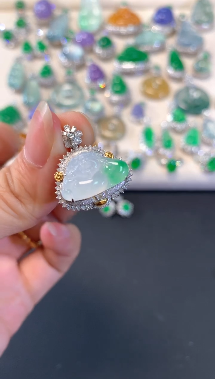 【闪购商品】翡翠吊坠(不含链)18K金镶嵌A195|6800