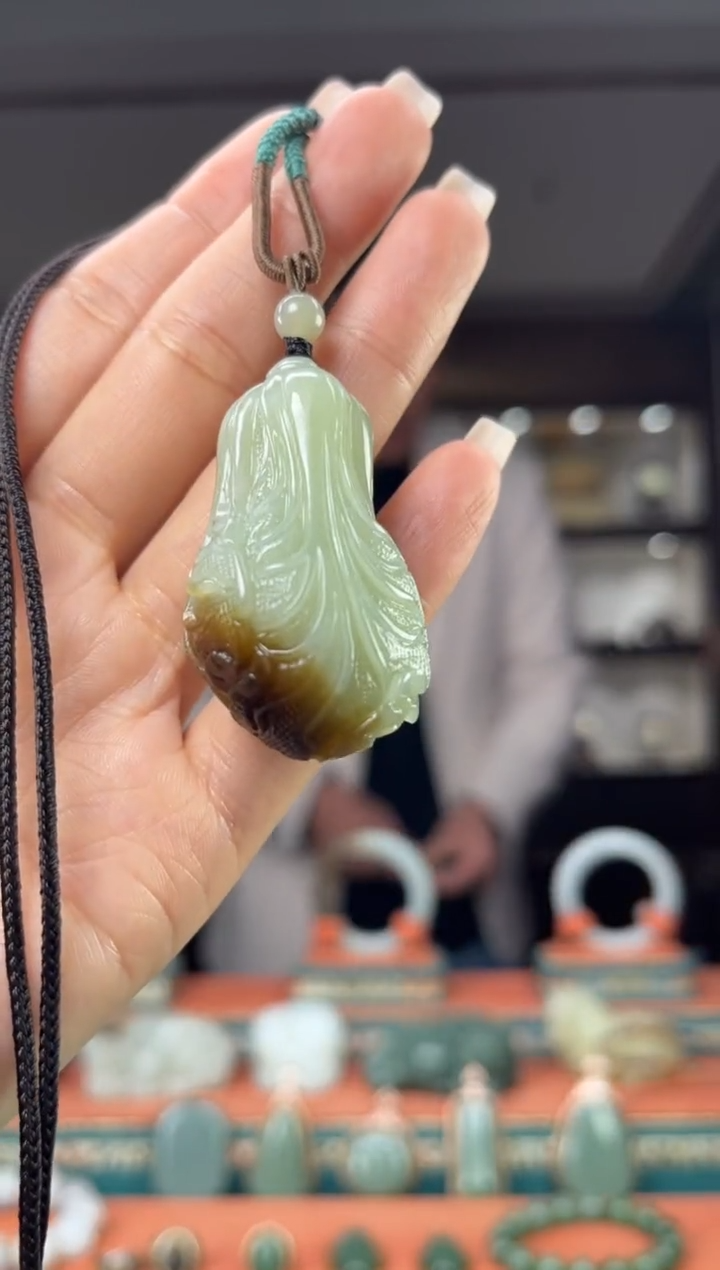 颈饰未镶嵌和田玉佩佩