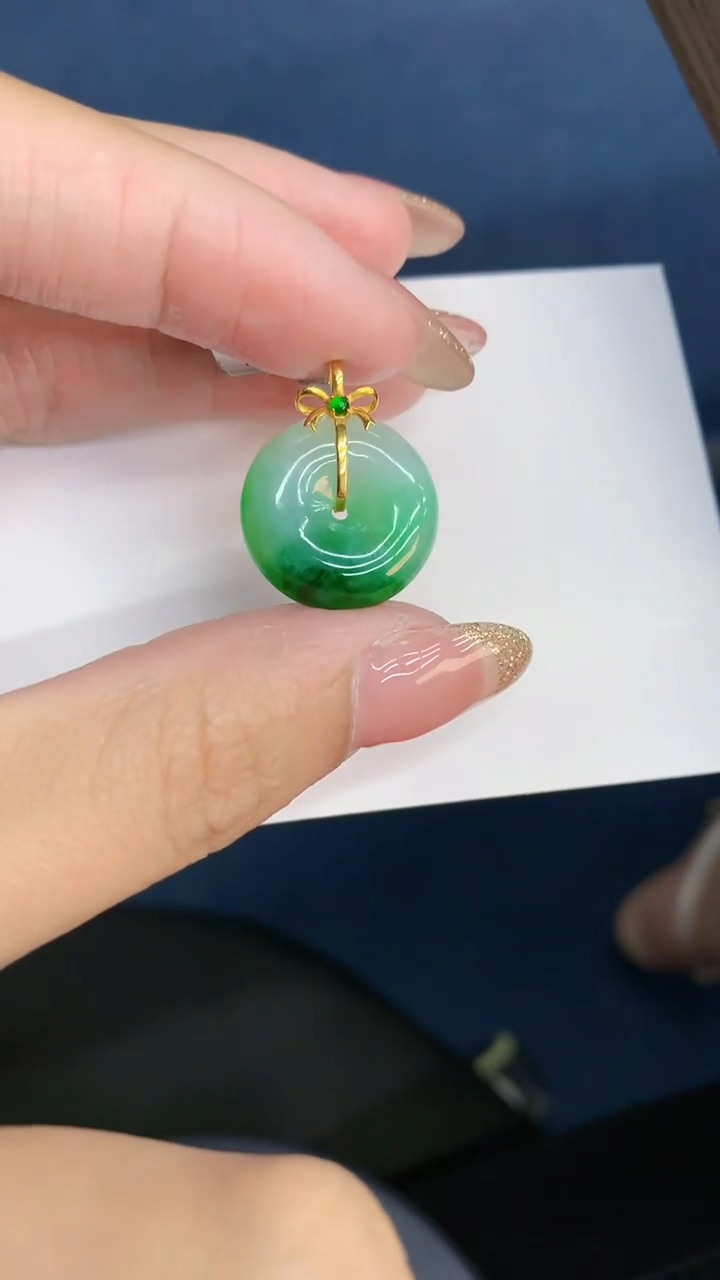 翡翠18K金镶嵌颈饰            8