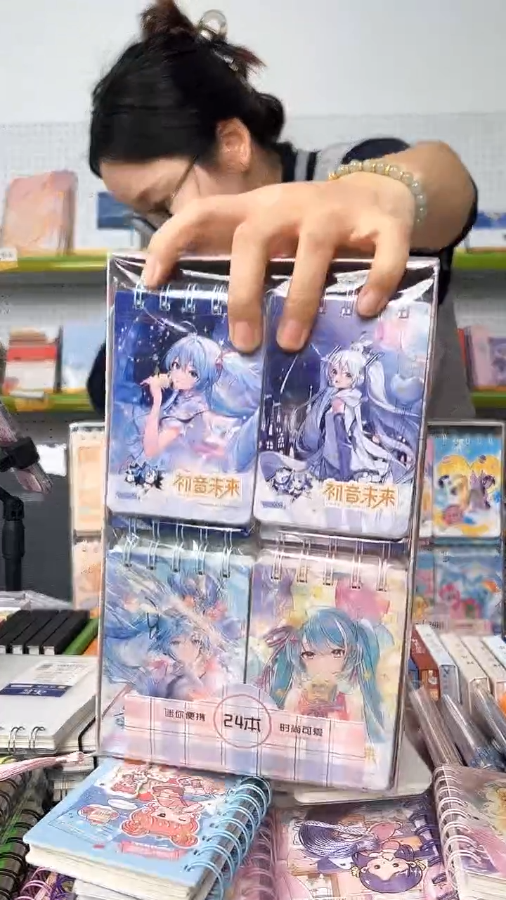 100K(A7)卡面线环本上翻横线70张-【初音未来705846】24本一盒