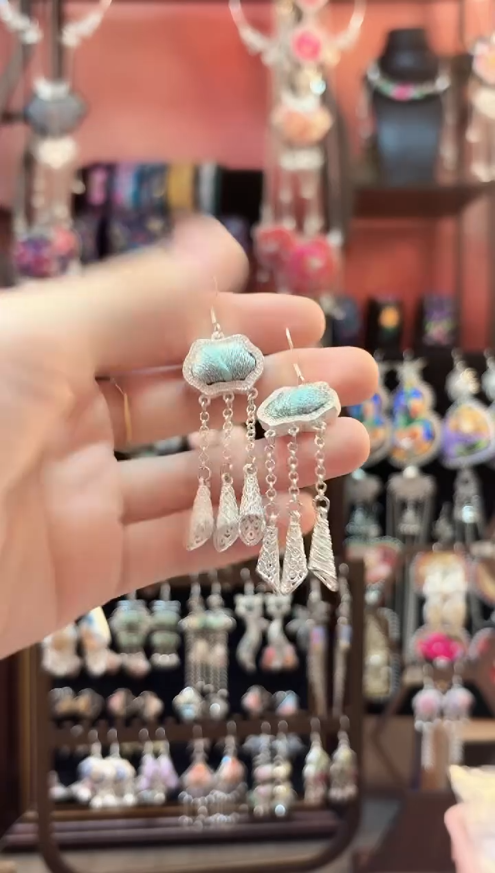 织绣云织谣民族风精美饰品   90