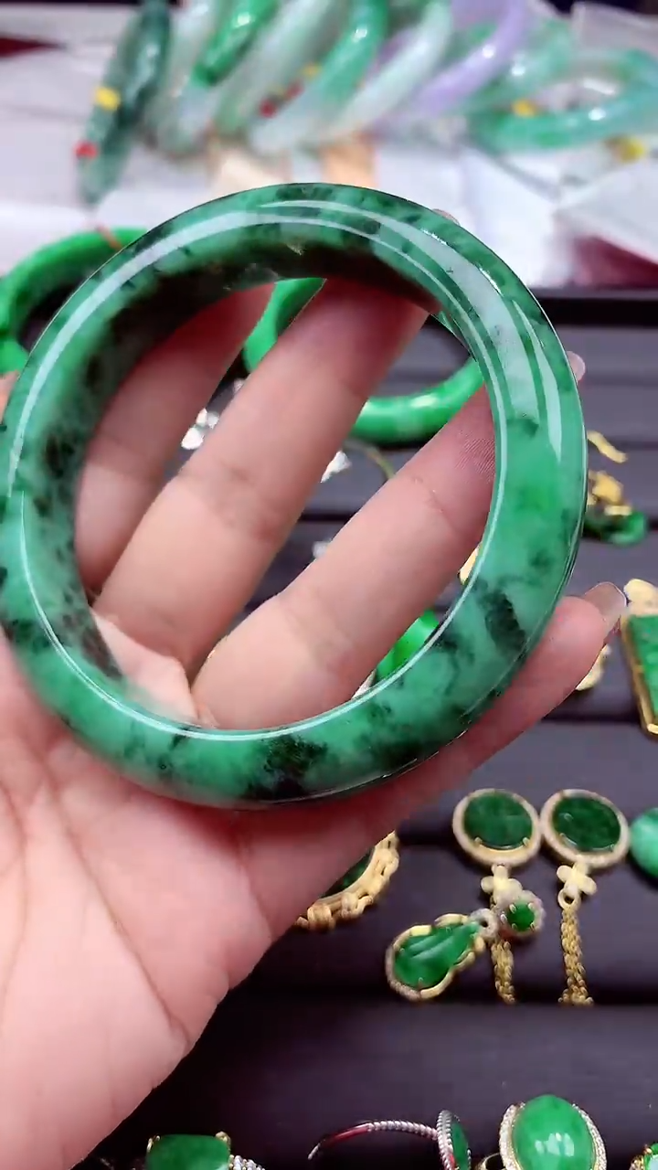 【闪购商品】翡翠手镯未镶嵌手镯