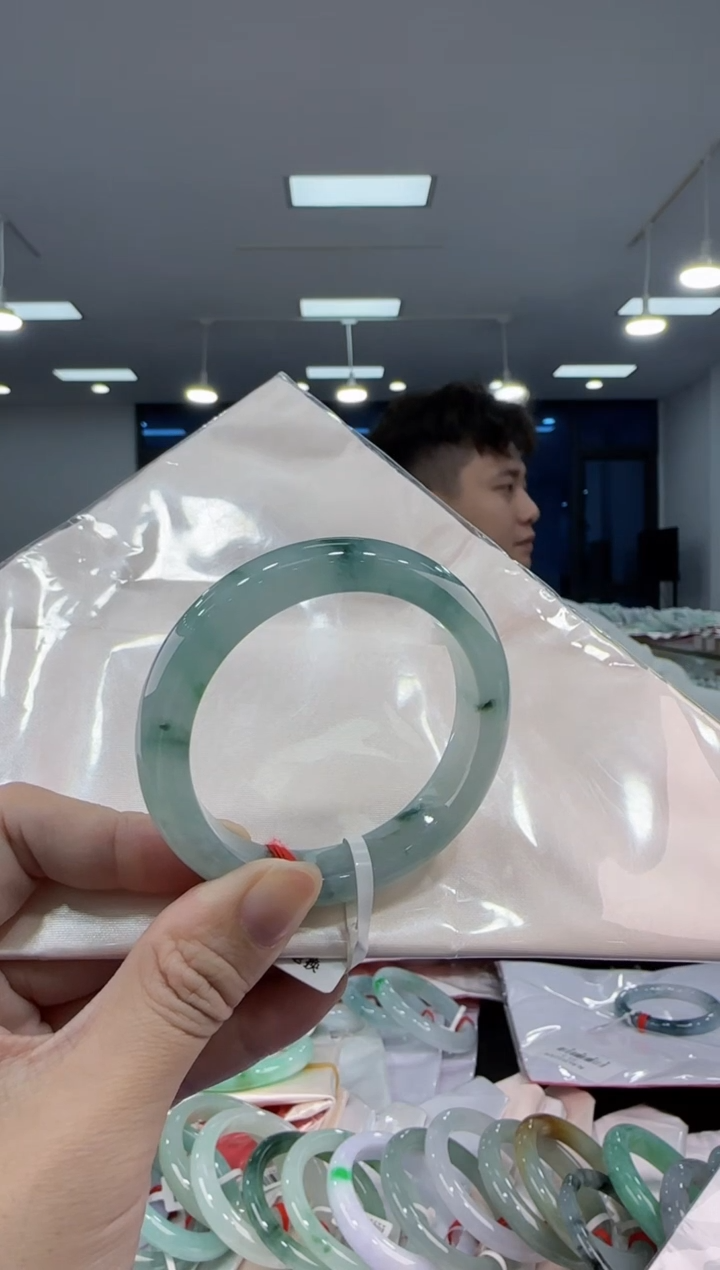 【闪购商品】翡翠手镯未镶嵌   天然A货缅料手镯