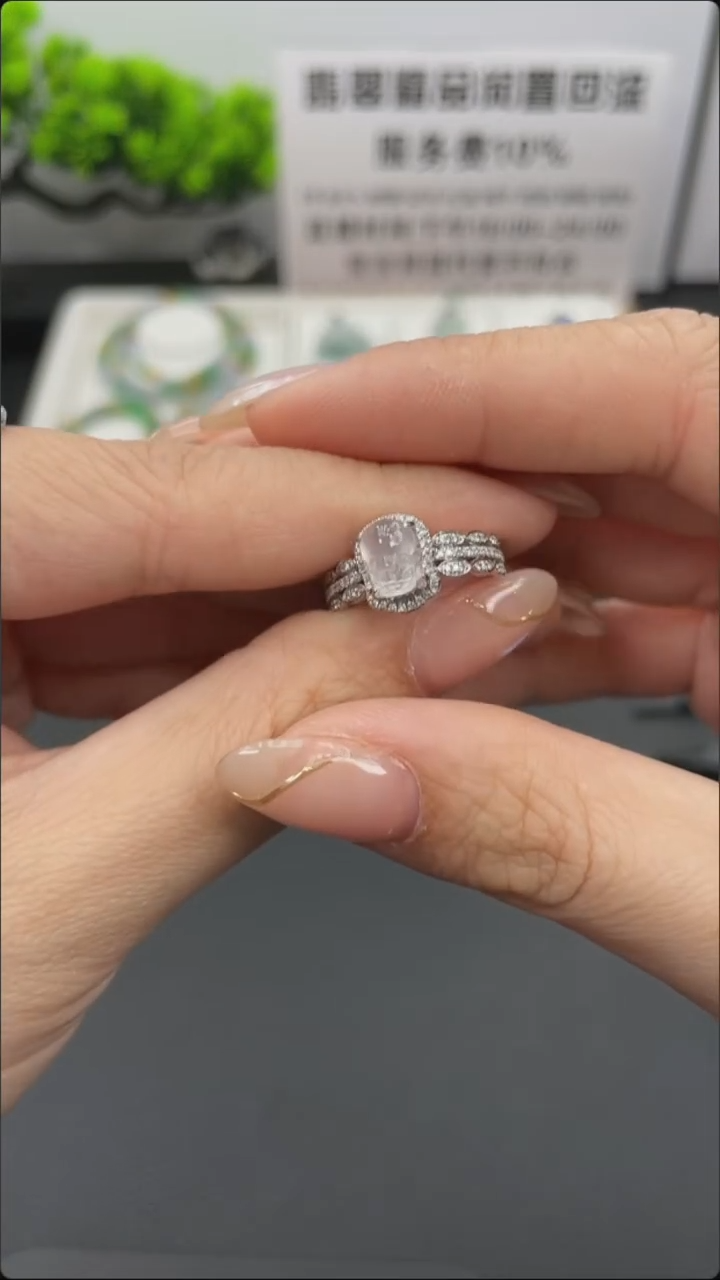 翡翠18K金镶嵌颈饰天然缅甸A货翡翠18k金镶嵌吊坠