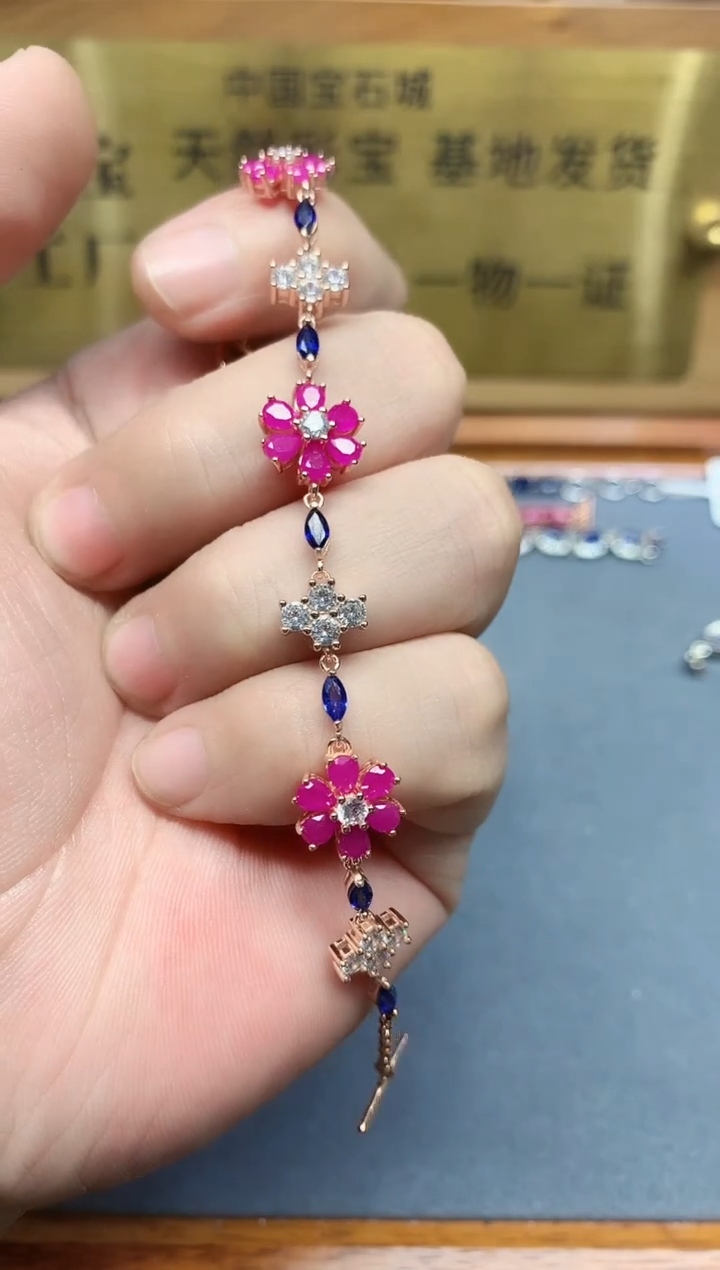 【闪购商品】红宝石手链银S925镶嵌........