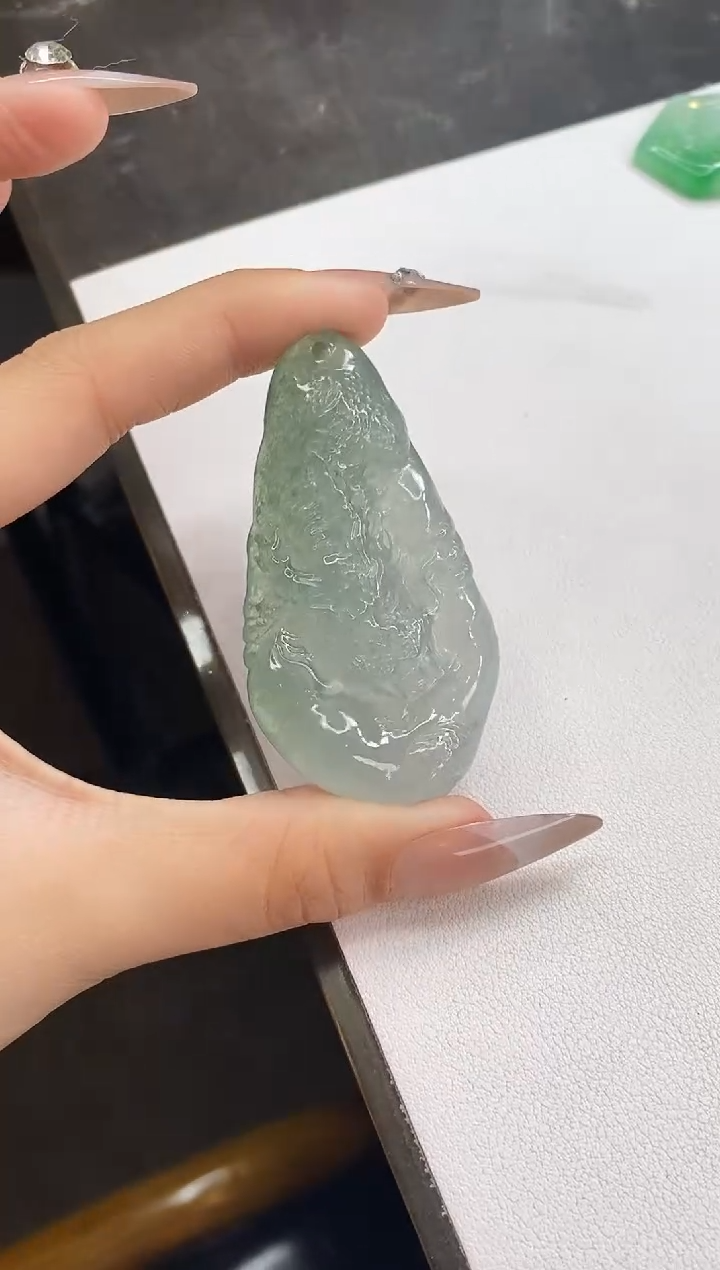 【闪购商品】翡翠颈饰未镶嵌龙牌