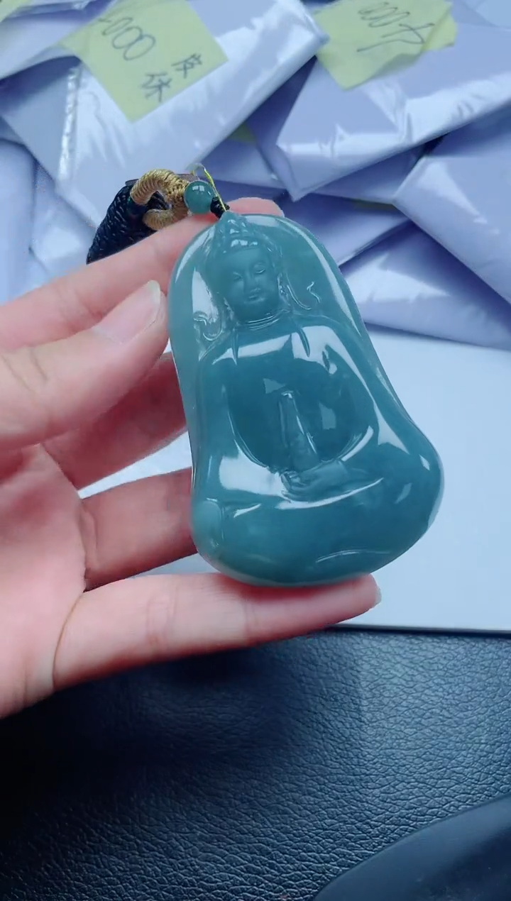翡翠未镶嵌颈饰               
