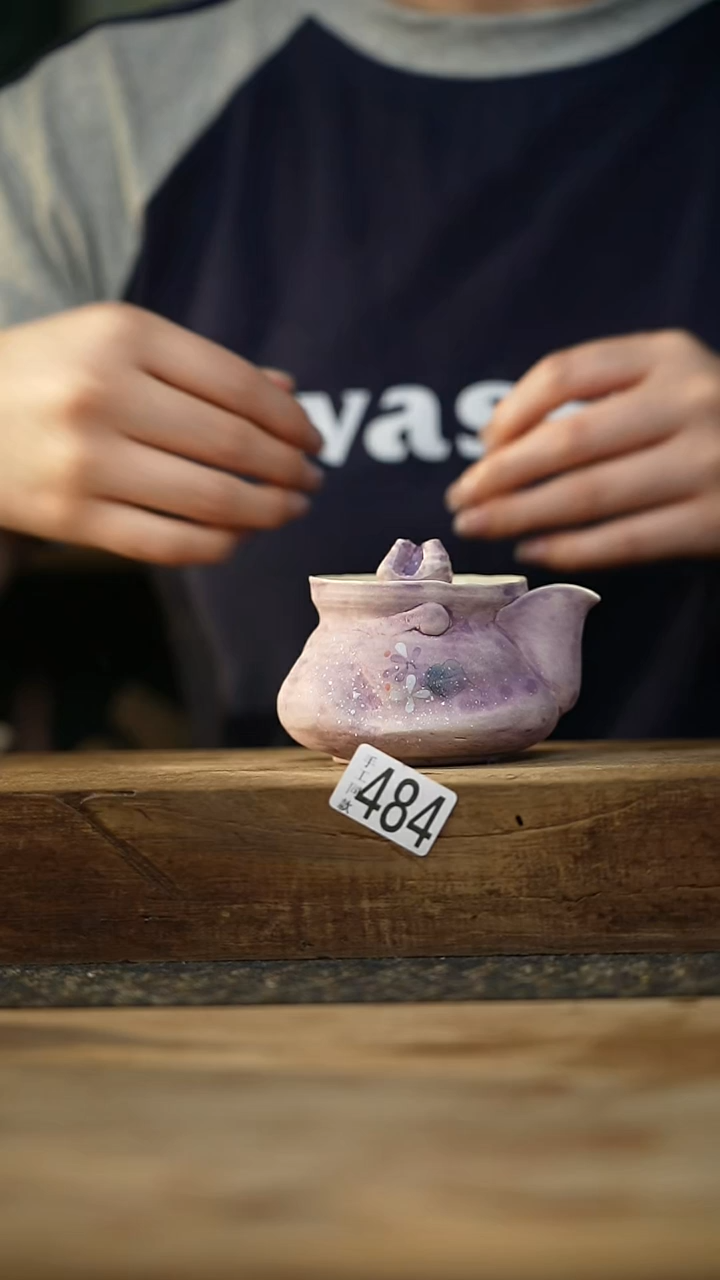手绘紫色金鱼系列 宝瓶