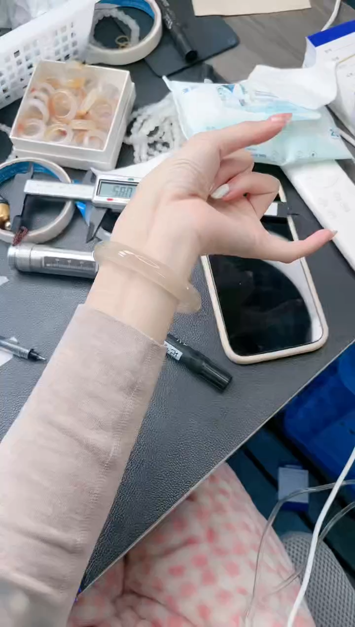 【闪购商品】石英质玉手镯未镶嵌 香槟金手镯-58