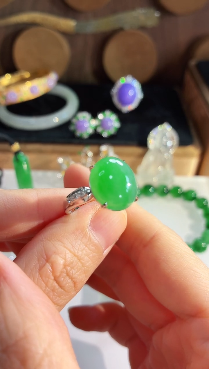 翡翠戒指18K金镶嵌蝶***姐戒指