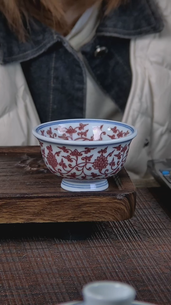 【闪购商品】折葵非器手工手绘缠枝釉里红压手杯一束莲