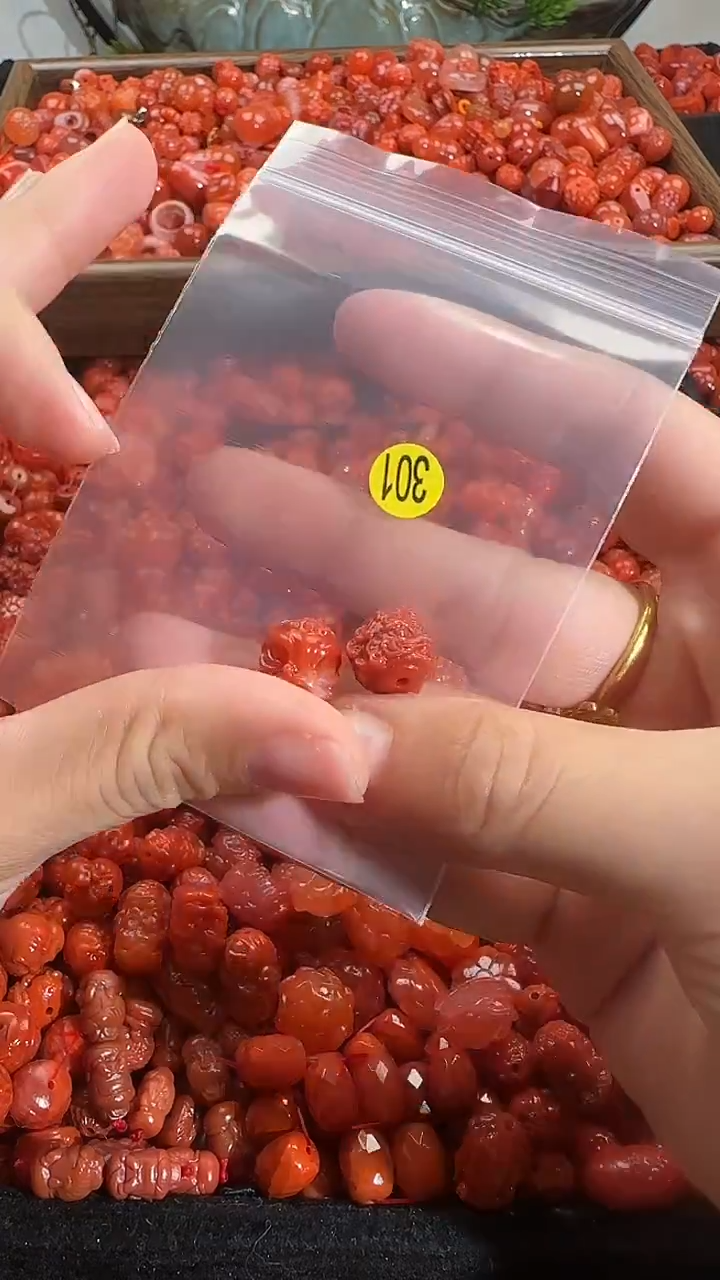 颈饰未镶嵌南红玛瑙1