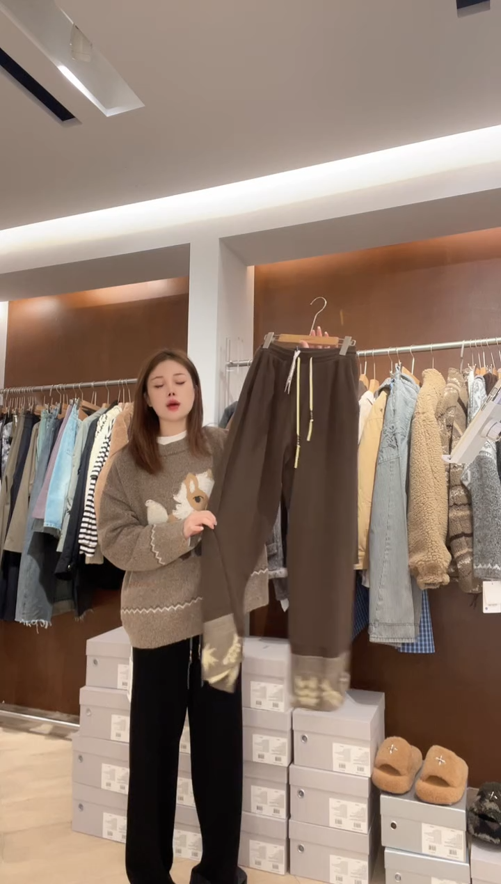 听****朵原价930 咖色裤子