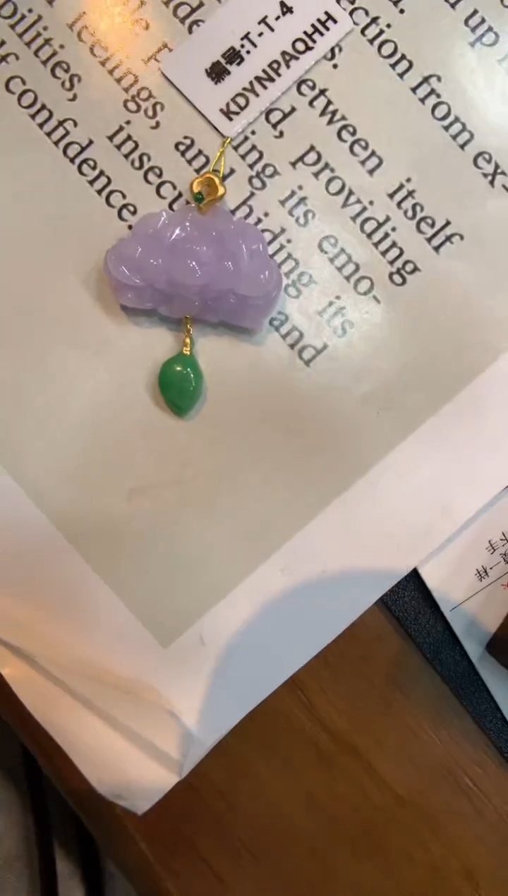 翡翠18K金镶嵌颈饰莲花
