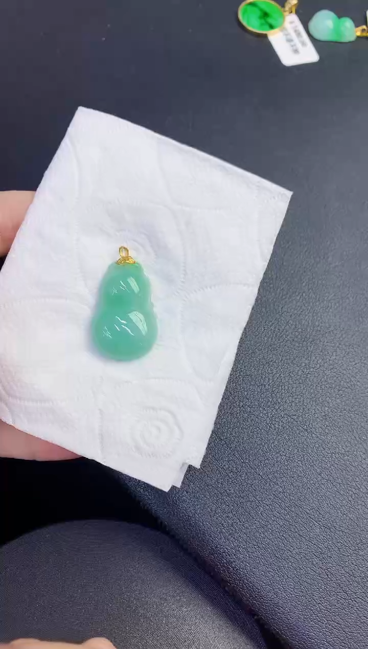 颈饰18K金镶嵌翡翠缅甸天然翡翠A货