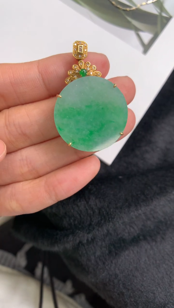 颈饰18K金镶嵌翡翠无事牌