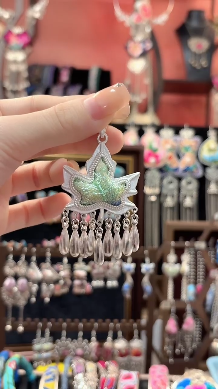 织绣M****畅 云织谣民族风精美饰品   528