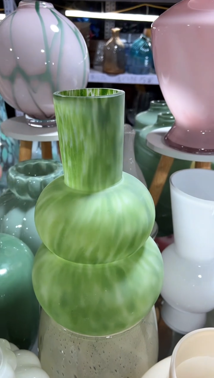 【闪购商品】无铅玻璃绿色磨砂花瓶