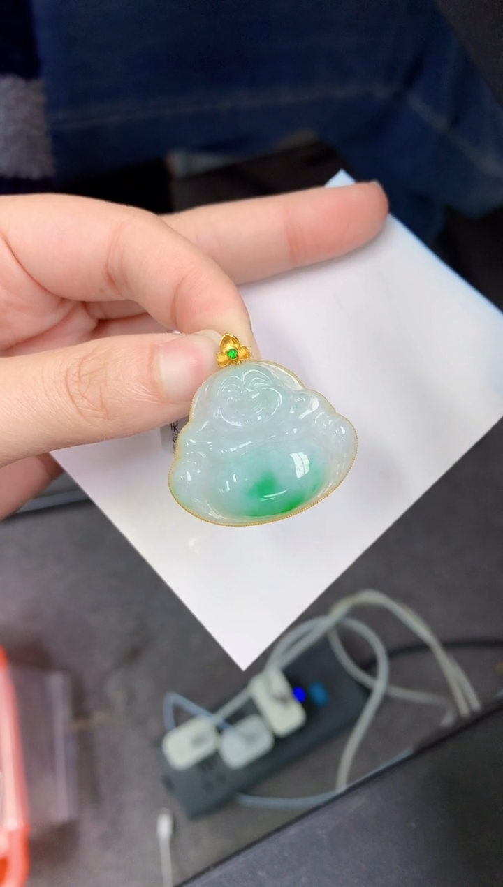 颈饰18K金镶嵌翡翠天然A货