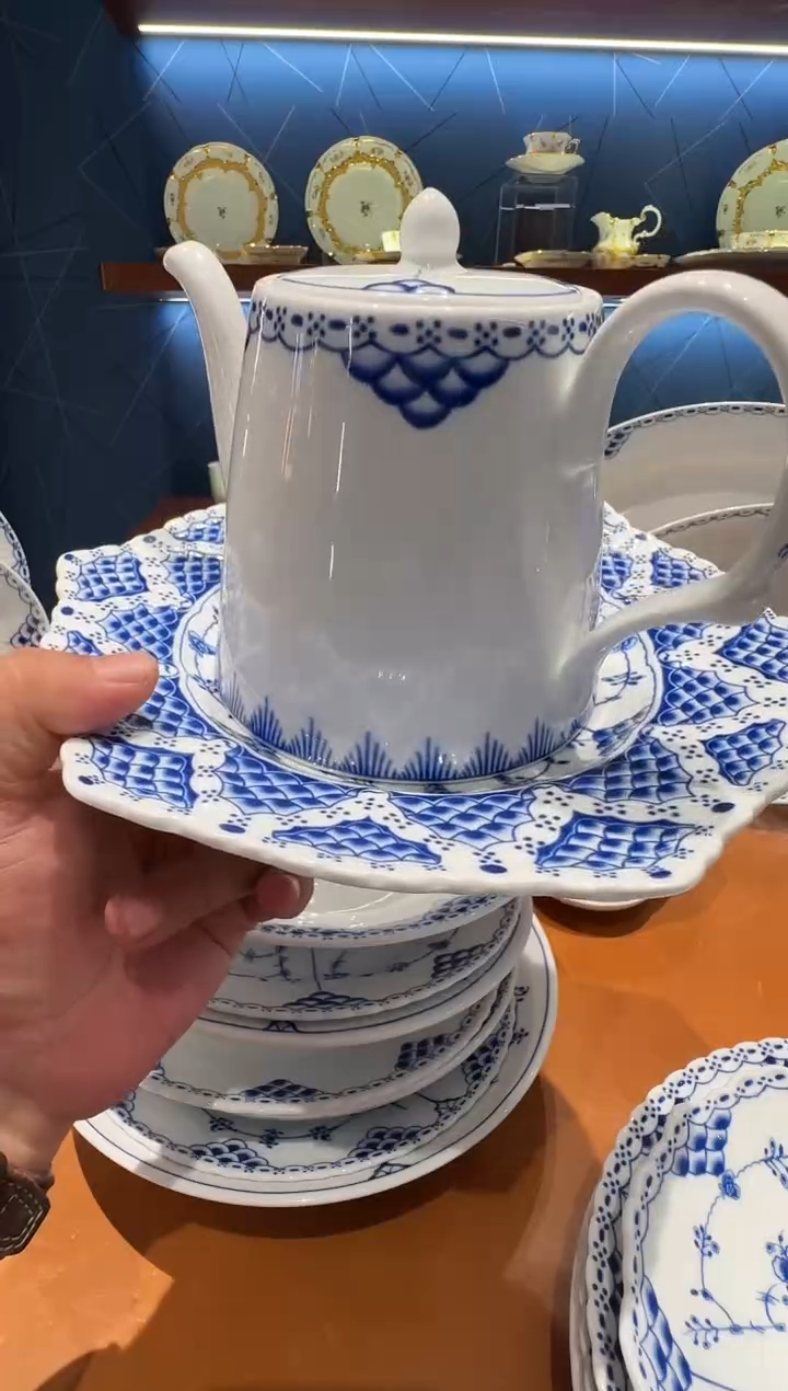 瓷1个八角茶壶+1个9.2寸花边盘