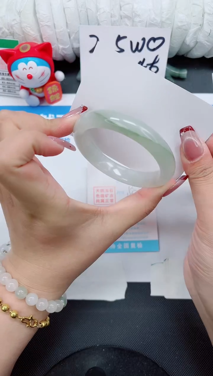 【闪购商品】石英质玉手镯未镶嵌311