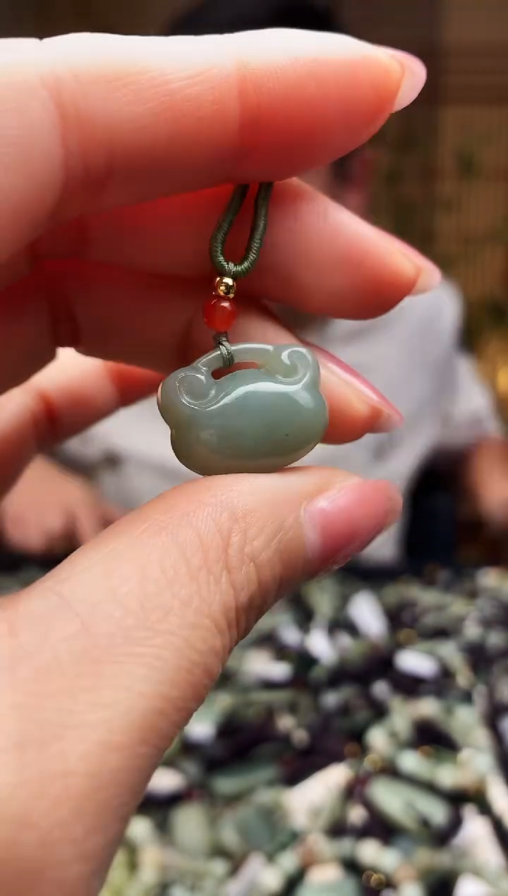 颈饰未镶嵌和田玉多样性发货，拍一发一