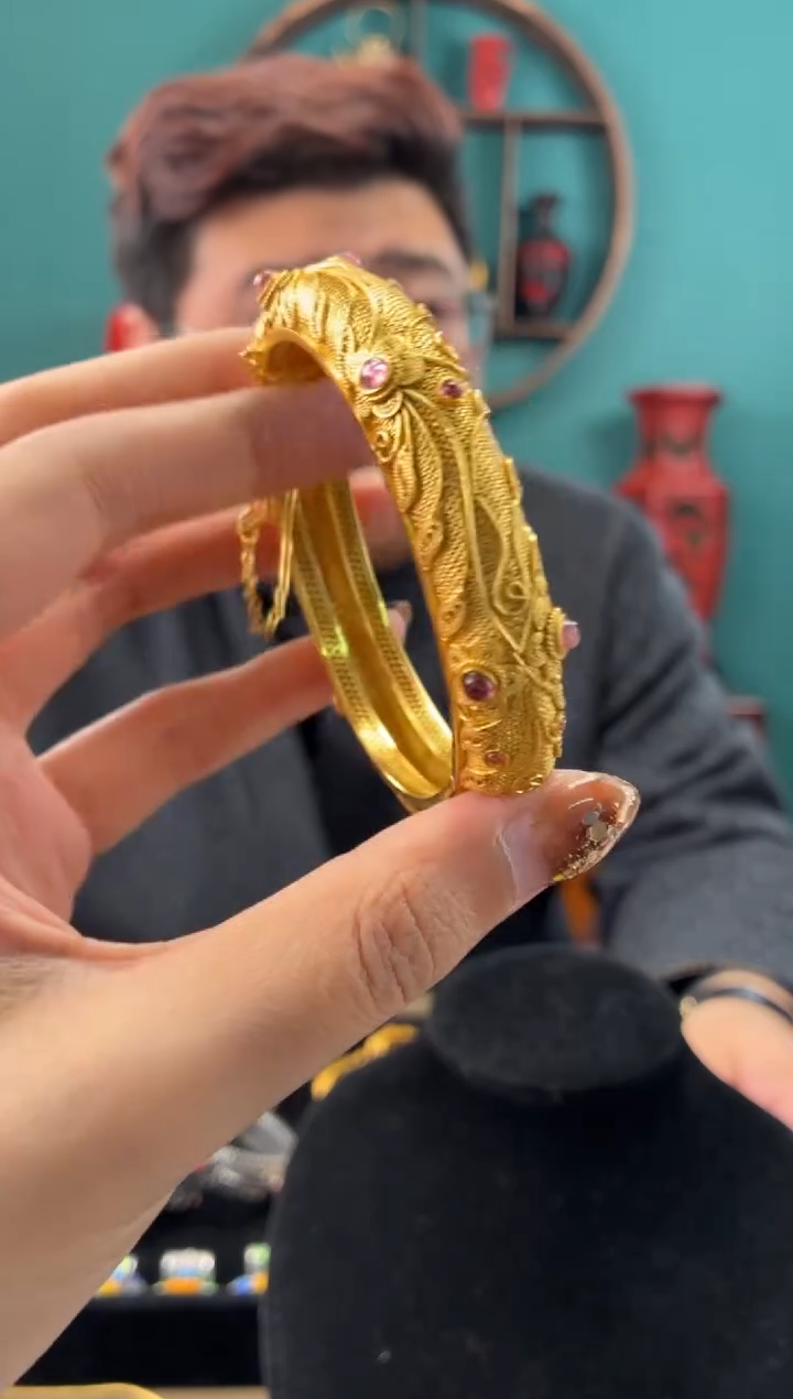 夏****?非遗手工花丝镶嵌镯子全粉