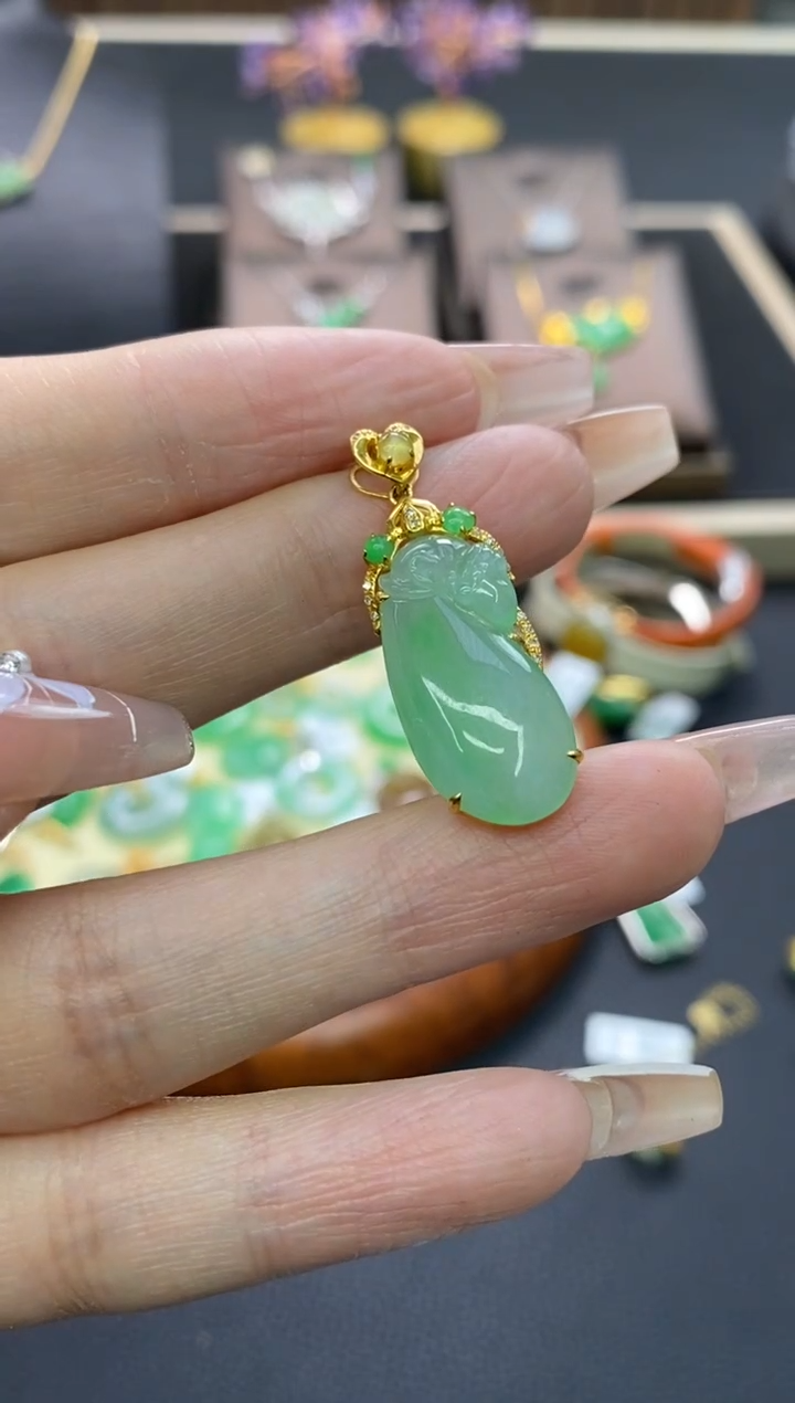 【闪购商品】翡翠颈饰18K金镶嵌净货15921