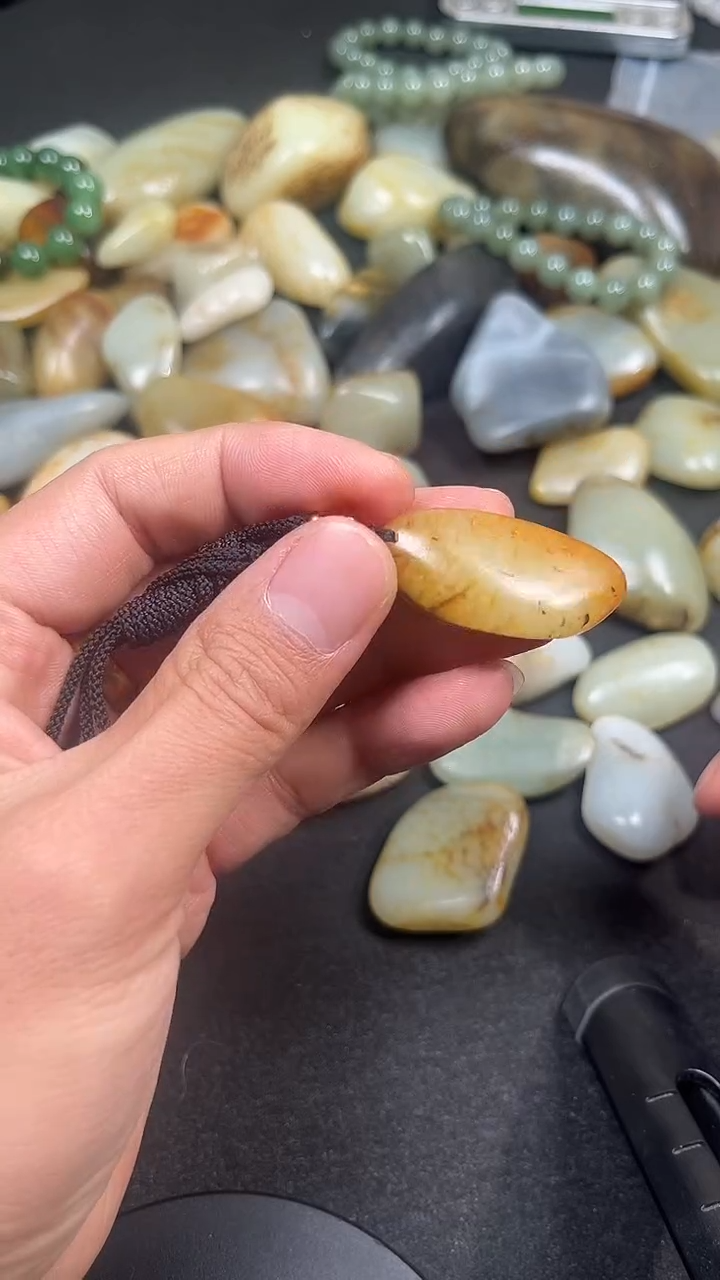 颈饰未镶嵌和田玉和田玉随型吊坠