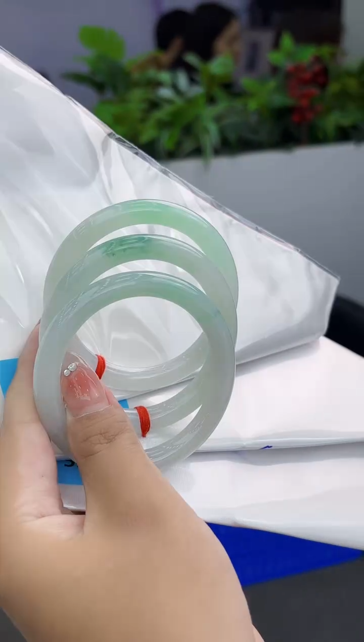 【闪购商品】翡翠手镯未镶嵌翡翠手镯53-54-55圈口多样性发其一