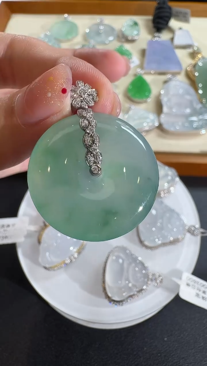 【闪购商品】翡翠吊坠(不含链)18K金镶嵌【源头工厂】钻石镶嵌