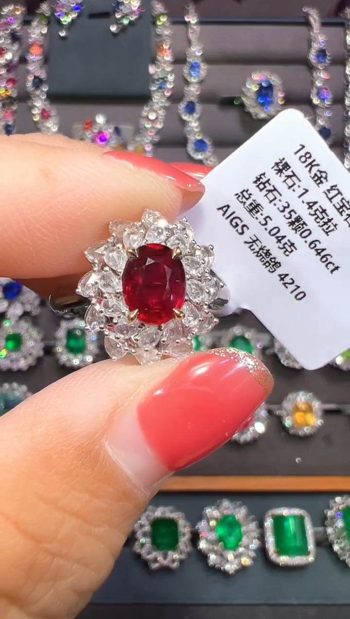18K金镶嵌无烧鸽血红红宝石1.4ct