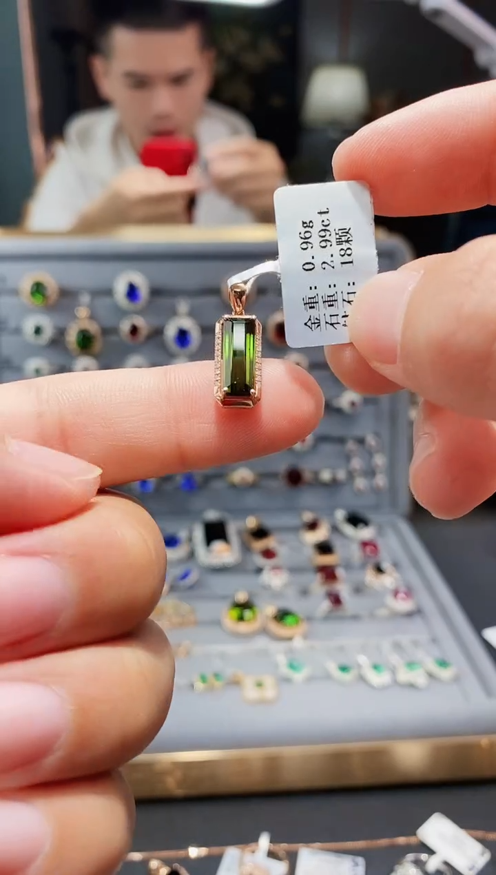 【闪购商品】碧玺颈饰18K金镶嵌2.99.