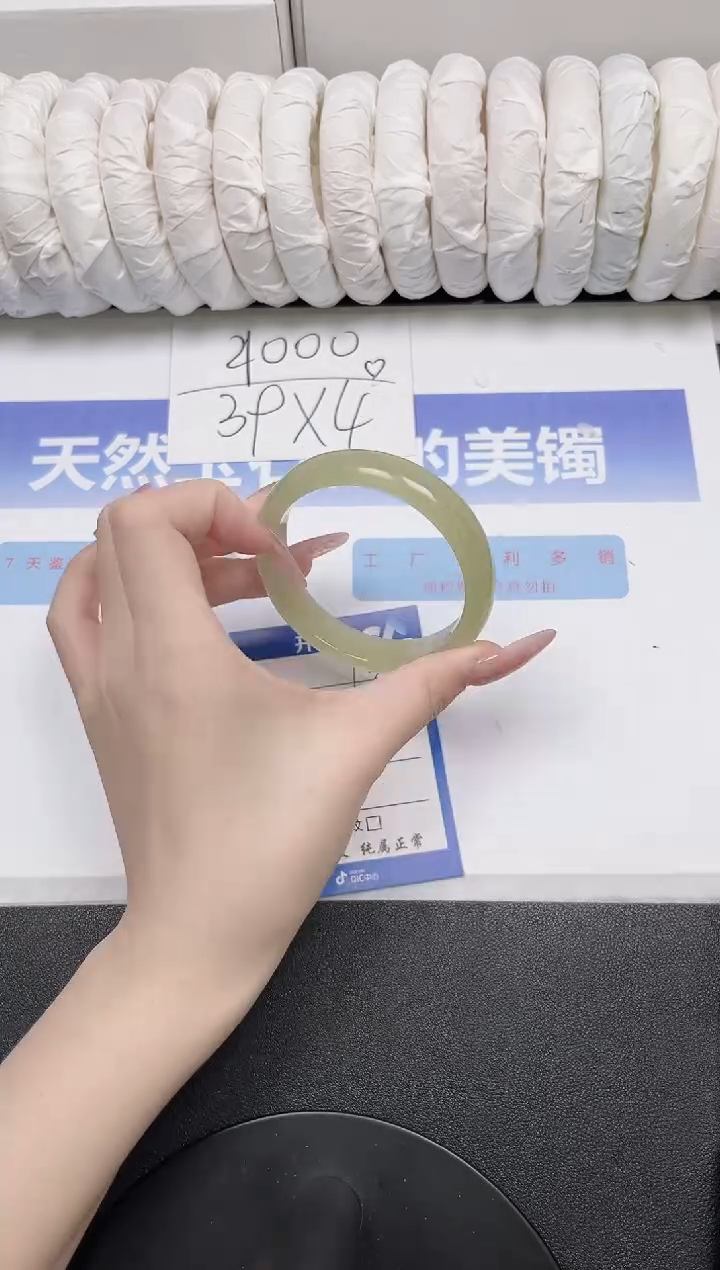 未镶嵌手镯石英质玉130-56