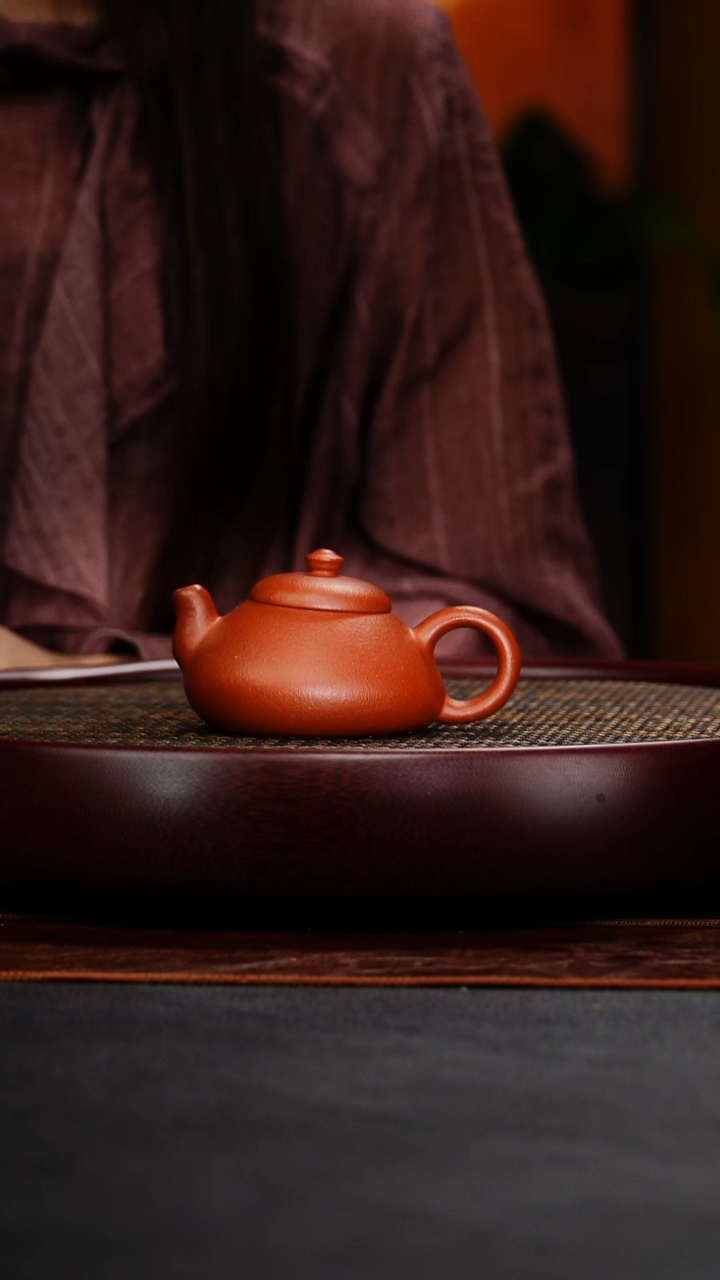 茶壶紫砂成进窑 纳福59 绝红降坡 140毫升 傲娇