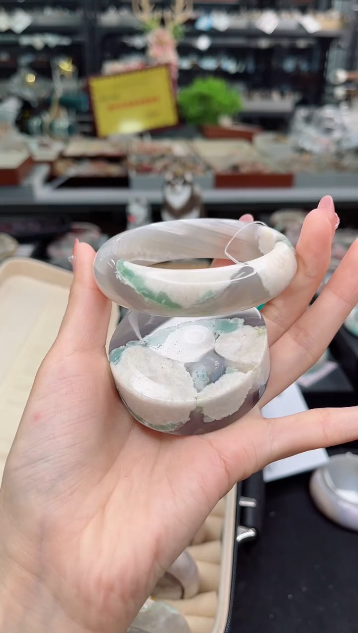 【闪购商品】石英质玉手镯未镶嵌59圈口（赠品镯心）3554717