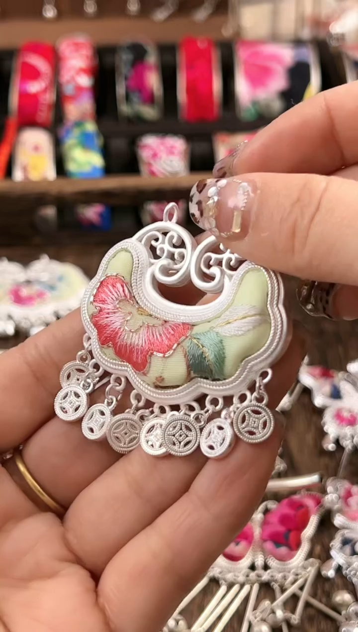 【闪购商品】织绣民族风老绣饰品454