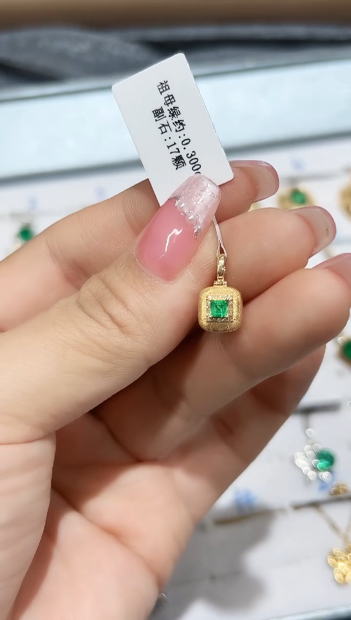 吊坠18K金镶嵌祖母绿·