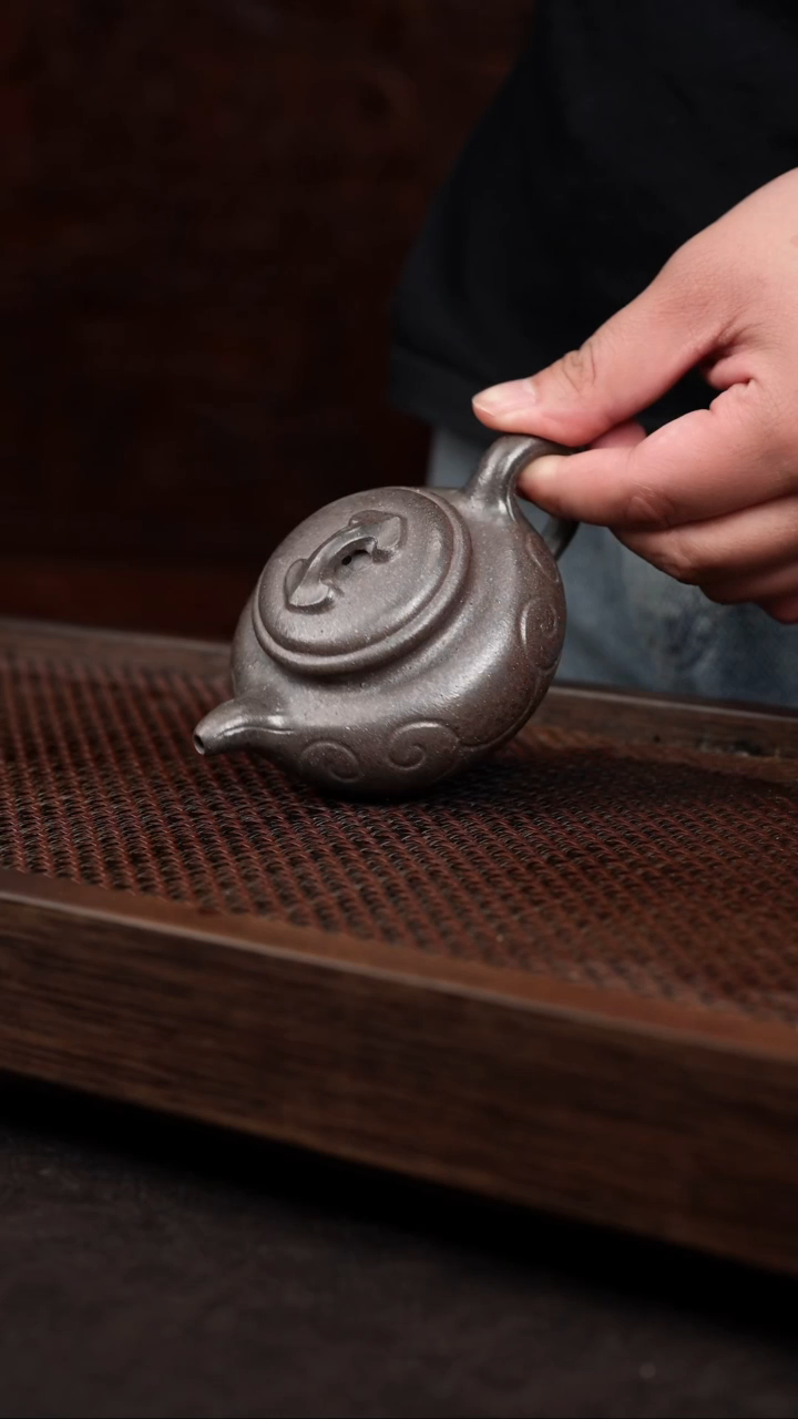 【闪购商品】紫砂茶壶岩中泥仿古如意