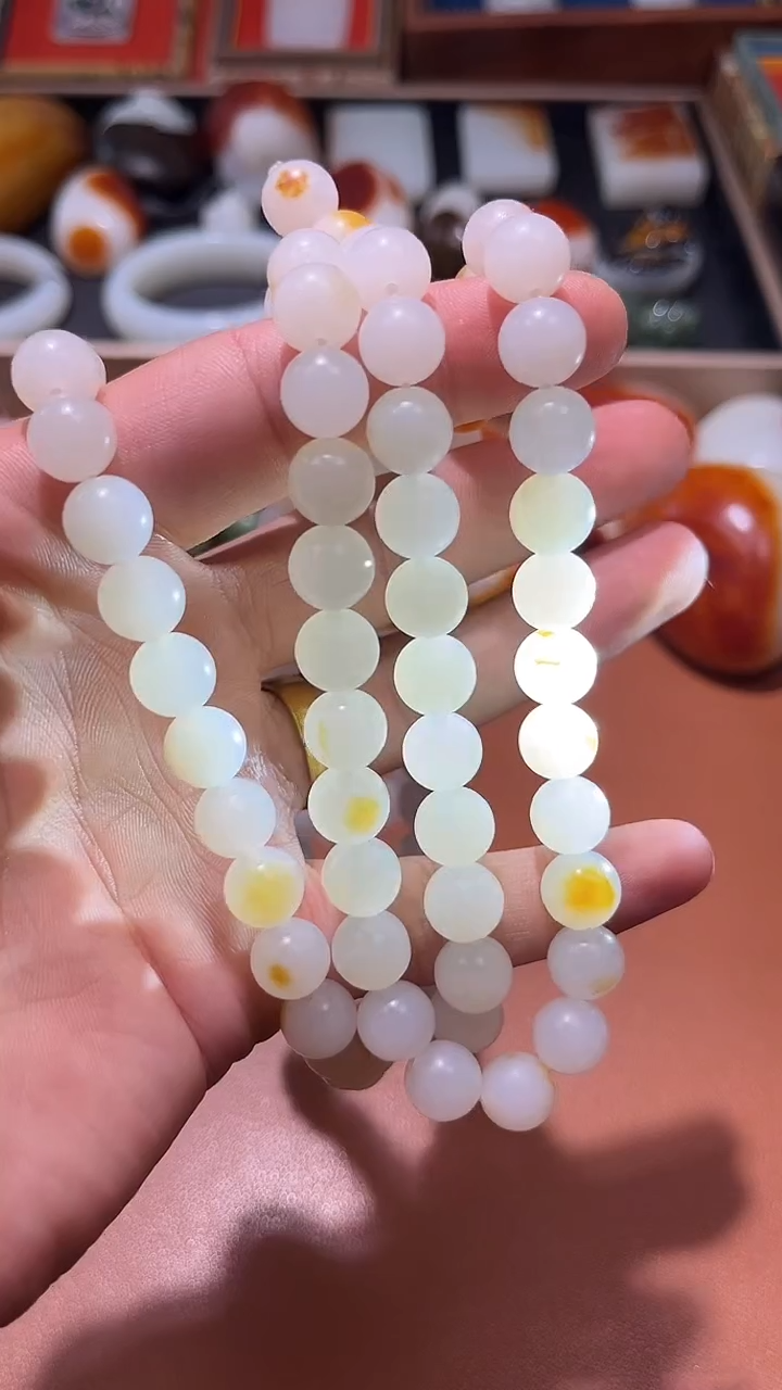 未镶嵌和田玉摆件齐***。和田玉