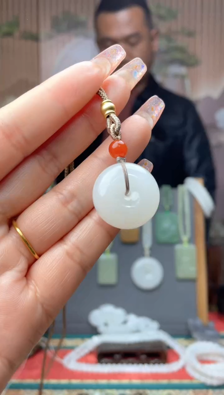 和田玉未镶嵌颈饰拍一发一